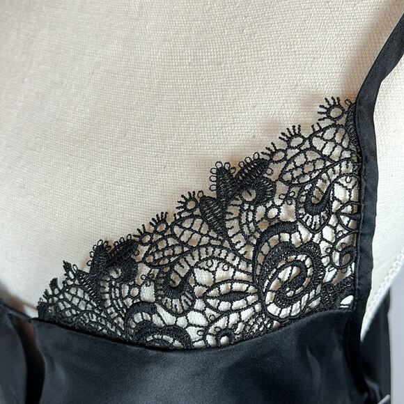 Modern Movement Lace Satin V-Neck Keyhole Charmeuse Cami Size S - Picture 3 of 4